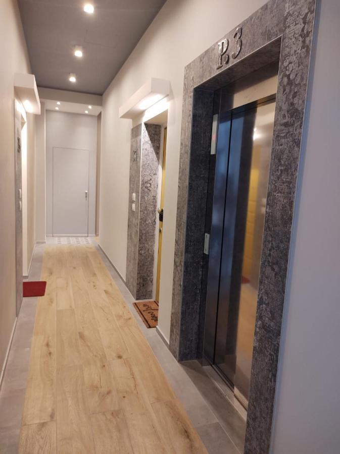 Boutique Apartments Cecilia ตรีเอสเต ภายนอก รูปภาพ