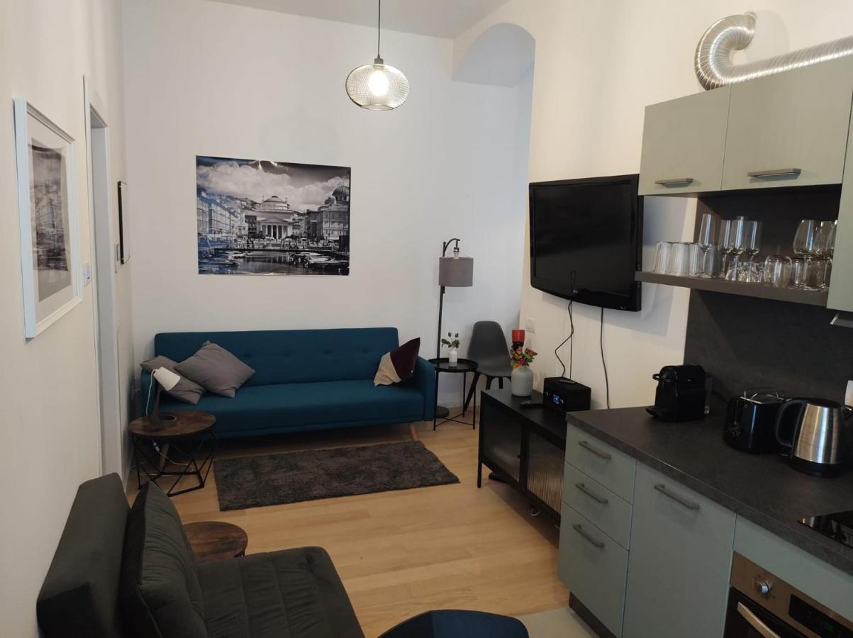 Boutique Apartments Cecilia ตรีเอสเต ภายนอก รูปภาพ